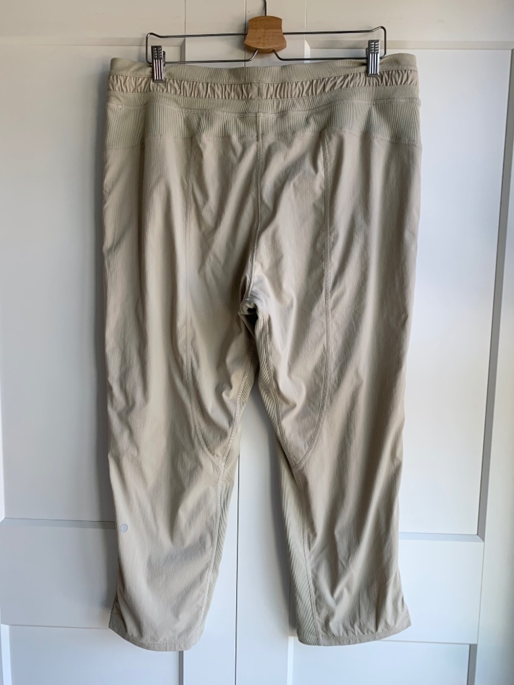 Lululemon mid-Rise Cropped PantDance Studio  in Light tan Women's size 14 - Picture 2 of 12